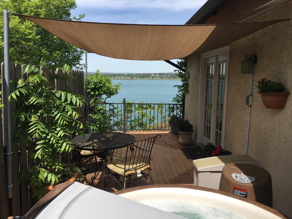 Lakehouse Bed And Breakfast Canyon Lake Exterior photo
